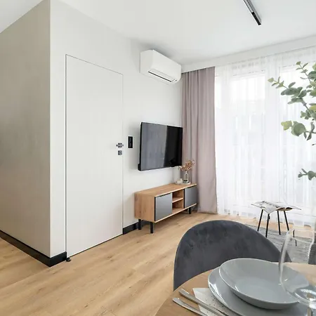 アパート Unique With Air Conditioning In By Renters ポズナン